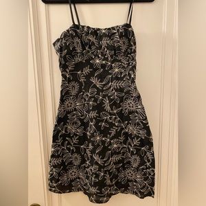 NWT cider brand black dress with cream stitching. Adjustable strap. Size medium